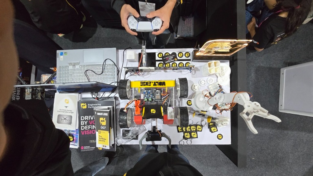 Team pit area workstation top-down view